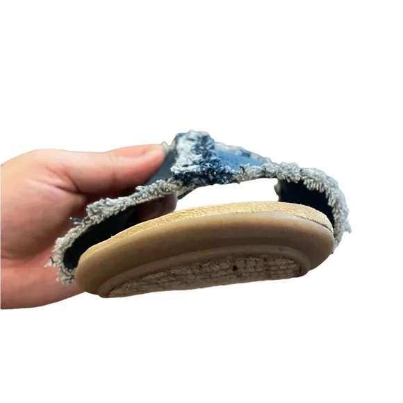 Minnetonka Violet Frayed Denim Slide Sandal - Picture 2 of 15